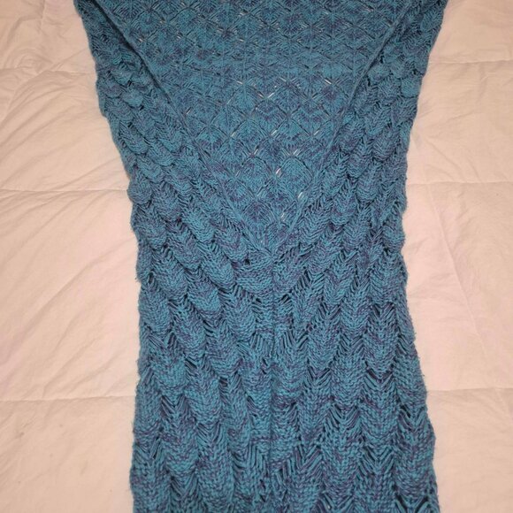 Turquoise Mermaid Tail Blanket for Adult size - Picture 8 of 15